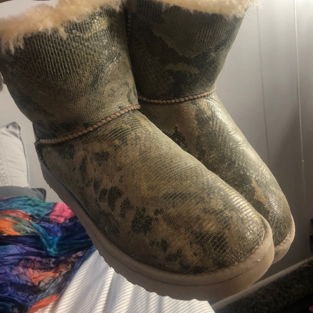 Short Bailey Bow ugg Snake